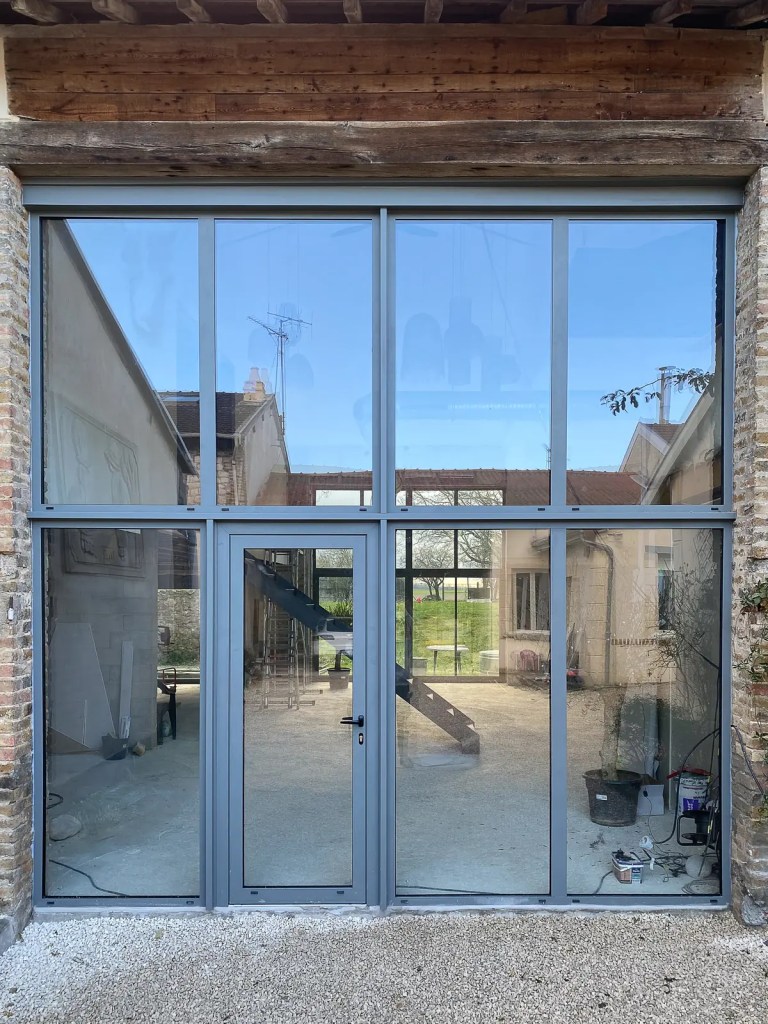 Façade vitrée aluminium, posé par SMC Menuiseries
