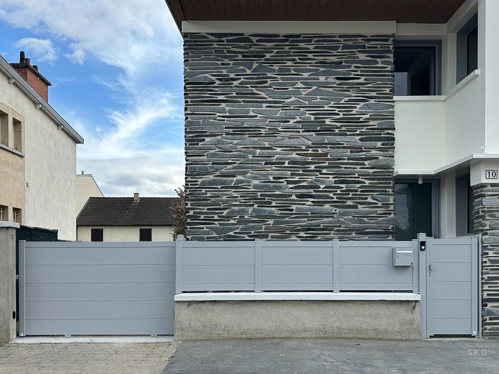 Portail, clôture et portillon aluminium gris dans la Marne